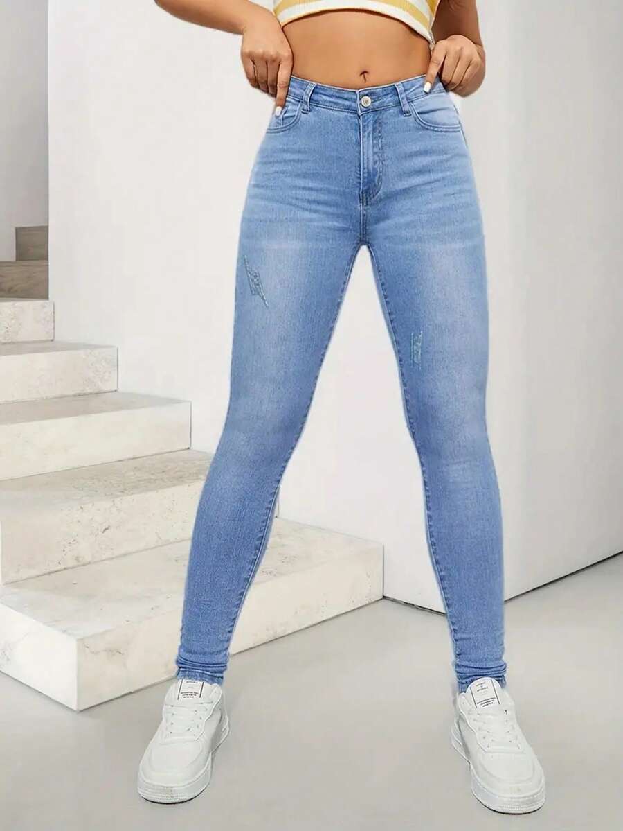 Vaqueros ajustados de talle alto y lavados de color azul claro para mujer con rayones - Azul - Ver 1