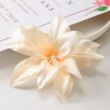 1个度假风仿真花发夹，适合旅行、拍照和各种造型，发饰