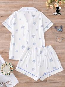 Set de 2 piezas de pijama para mujer de talla grande con estampado de tema oceánico, que incluye camisa de manga corta con cuello y botones, y pantalones cortos de cintura elástica holgada, de uso diario, cómodo y elegante para fiestas y uso casual en casa.