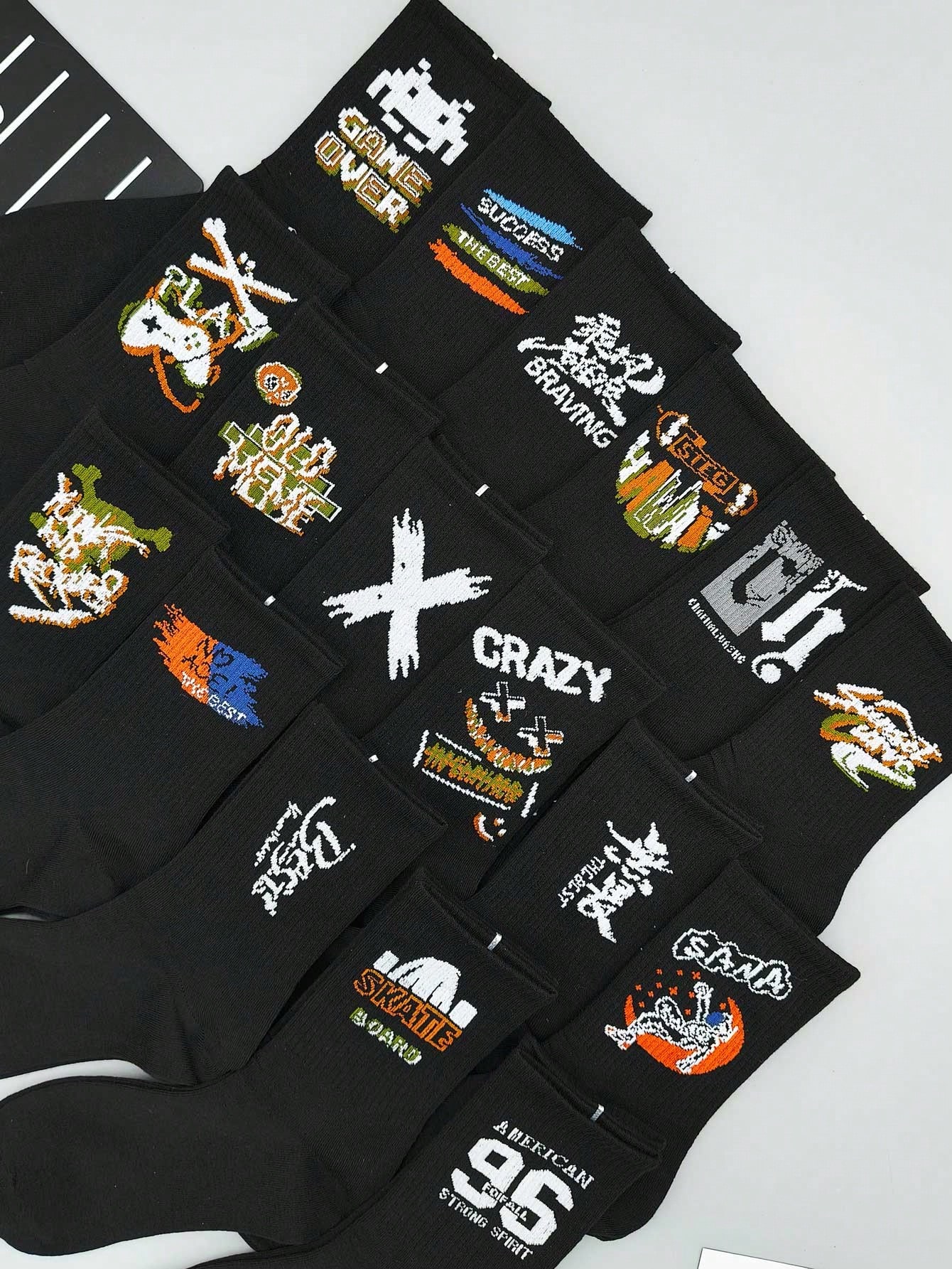 1/5/10 أزواج جوارب رجالية عشوائية بتصميمات الغرافي...