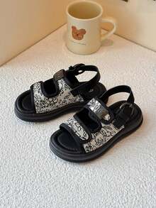 1双女孩镂空简约优雅平底凉鞋，适合夏季 - 米色 - 查看 2