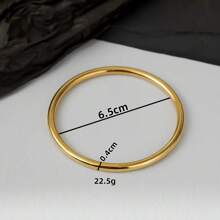 1 pieza Pulsera clásica y popular de acero de titanio sólido con superficie lisa chapada en oro de 18K, pulsera para mujer que no se desvanece
