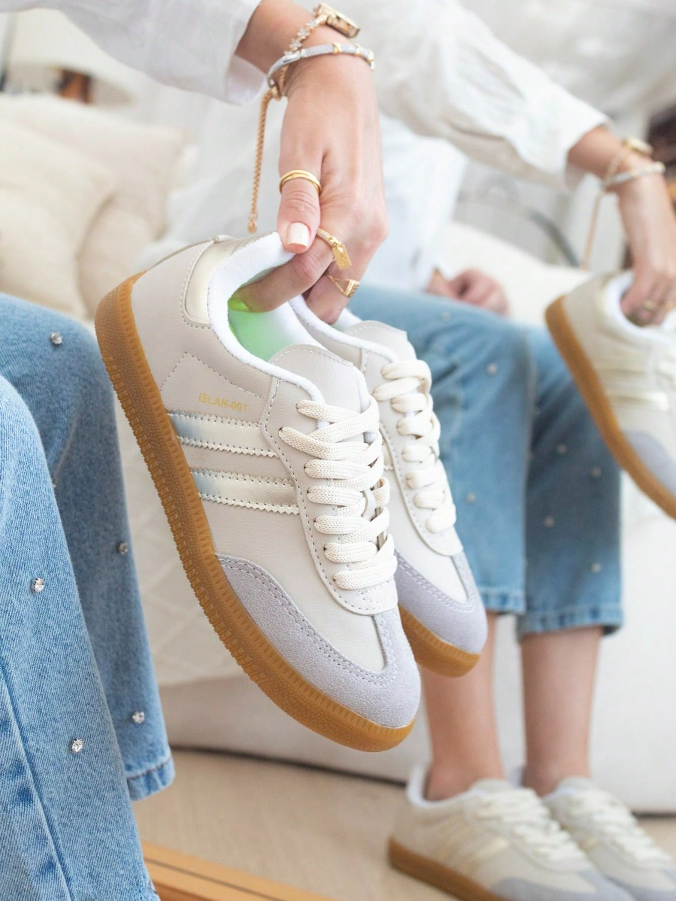 Tênis feminino sola reta academia couro dourado moda confortável listrado 2 listras, Tênis skate feminino