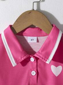 Abito estivo da ragazza, stile casual, con stampa di cuori e righe, colletto polo, maniche corte, design sportivo