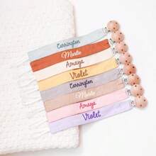 1 pieza Clip de chupete bordado personalizado, Portachupetes para recién nacido, Clips de chupete personalizados, Clips de chupete con nombre personalizado, Regalos para baby shower, Multifuncional, Ornamental, Letra, Elegante, Moderno, Colorido, Lindo, Adorable, Casual, Personalizado, Único, Ideal para regalos para él, Ideal para regalos para ella