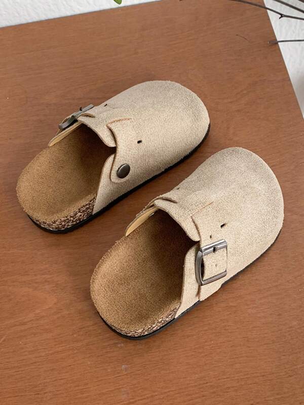 The New Summer Children's Fashionable Flat Bottomed Slippers Are Comfortable, Breathable, Lightweight, And Non Irritating To The Feet. The Non Slip Rubber Sole Is Suitable For Children Of All Ages For Leisure And Outdoor Activities,