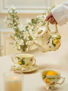 Set de cești și farfurioare vintage la modă, decorate cu pădure și lămâie, pictate manual cu ornamente aurii pe marginea ceștii, mâner și marginea farfurioarei; ceainic ceramic retro de înaltă calitate; disponibil în modele de lămâie, fluturi și insecte multicolore și florale, emanând o atmosferă sofisticată și elegantă.