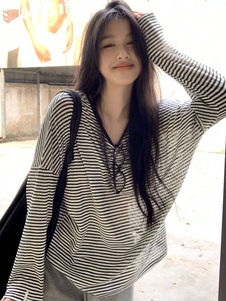 条纹韩版长袖休闲宽松圆领上衣，夏季防紫外线衬衫，随意剪裁 - 黑與白 - 查看 1
