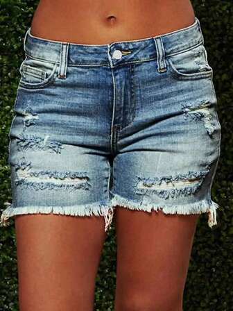 Moderiktiga sommarshorts för kvinnor med slitna slitna kantsträckor