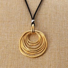 1 szt. Modny srebrny/złoty wisiorek z 7 pierścieniami na 32-calowym czarnym zamszowym sznurku naszyjnik - Antyczne srebro - Zobacz 4