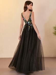 彩色花朵贴花网眼晚礼服女式露背无袖 V 领 A 字形盛开刺绣舞会礼服，正式，派对礼服，适合婚礼宾客 - 黑色 - 查看 2