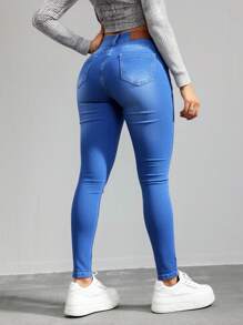 Jeans ajustados de cintura alta en azul con desgarros, tela suave y elástica, ideal para estilos casuales y versátiles