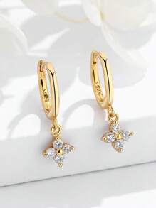 O pereche de cataramă pentru ureche de trifoi cu patru foi, S925, cu diamante, pentru femei, delicată, compactă, la modă, ușoară, lux, toate accesorii pentru urechi, proaspete și dulci, potrivite pentru a oferi cadouri, prieteni, petreceri colegilor de clasă, nunți, petreceri ușoare și alte accesorii