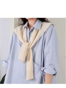 1 pièce Cardigan col châle en mélange de laine de haute qualité, minimaliste, avec patchwork de couleur unie et rayures, pour femmes. Poncho sans manches polyvalent. Châle tricoté de couleur unie pour l'automne 2025. Nouveau châle tricoté fin à rayures pour assortir avec un pull, une chemise, une écharpe [légère différence de couleur par rapport au produit réel]