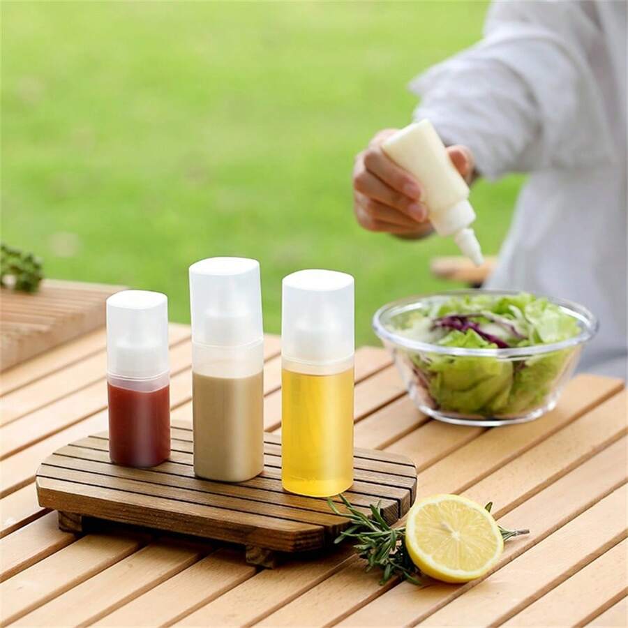 2 件白色户外便携式香料瓶套装，露营野餐香料分配器，塑料，带密封油瓶组合