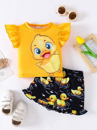 可爱女孩鸭子印花服装，黄色荷叶边无袖上衣和黑色短裤，适合夏季