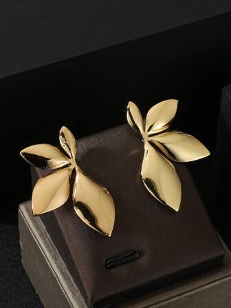 1 Pair Fashionable High-Quality Gold Stainless Steel Leaf Earrings