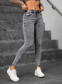 Mujer skinny jeans grises desgastados con botones múltiples