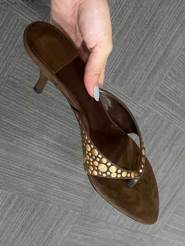 Sandalias tipo chancleta con tacón de cuña y remaches de moda 2025, hechas para uso en verano y exterior, para mujeres