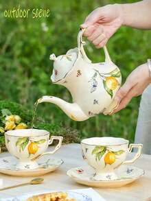 Set de cești și farfurioare vintage la modă, decorate cu pădure și lămâie, pictate manual cu ornamente aurii pe marginea ceștii, mâner și marginea farfurioarei; ceainic ceramic retro de înaltă calitate; disponibil în modele de lămâie, fluturi și insecte multicolore și florale, emanând o atmosferă sofisticată și elegantă.