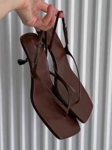 Sandalias de tacón alto con estilo francés para mujer, nuevas sandalias de verano con puntera puntiaguda, tacón, tira trasera y tacón de gatito
