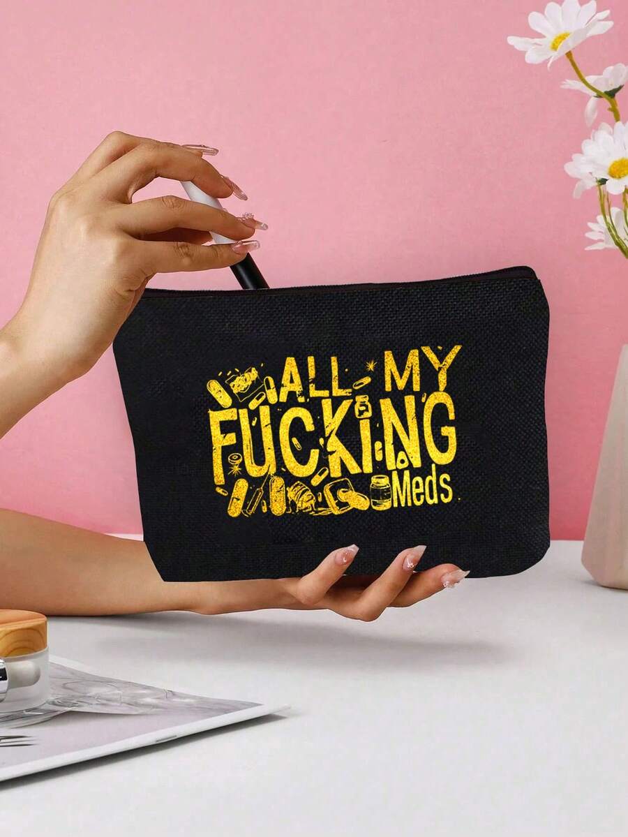 户外旅行办公室携带小容量急救包，便携医药箱，急救包和药丸包装容器。