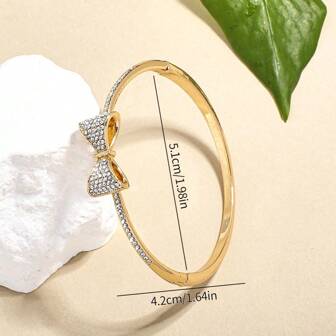 Bracelet jonc personnalisé à la mode en forme de nœud avec pierre brillante, bijoux, accessoire pour filles avec design heureux et simplicité, cadeau pour la fête, cadeau pour amie