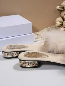 全新夏季毛茸茸坡跟凉鞋，舒适时尚的女士一脚蹬高跟凉鞋 - 米色 - 查看 4