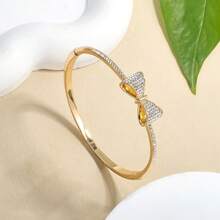Personalized Fashionable Bow-Shaped With Shinny Stone Bangle Bracelet Jewelry Girls Accessory With Happy Design And Simplicity Gift For Party Friend Gift