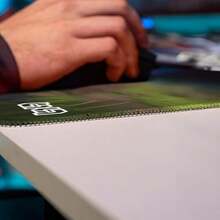 Tilt Schreibtischunterlage 100x50 cm Gaming Mauspad XXL Rutschfter Mousepad Grob für Schreibtisch und PC Gadgets Wasserdichter Dk Mat Verdantvale Village - VerdantvaleVillage-100x50cm - Übersicht 6