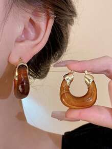 Women's Resin U-Shaped Retro Coffee Earrings, European And American Exaggerated Personalized Design, Niche High-End, Daily Commute Matching, Breaking Monotony, Adding Retro Chic, Party Wear As Visual Focus, Suitable For Autumn/Winter Outfits, Easily Upgrading Overall Styling