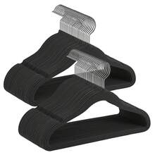 SONGMICS Perchas Infantiles, Juego de 50, Perchas de Terciopelo con Ganchos, Perchas Antideslizantes para Ropa, Negro Tinta MCRF027B05 - Negro - Ver 1