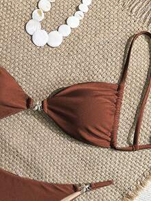 女士性感比基尼两件套，配有亮面配饰和特殊面料 - 巧克力棕 - 查看 3