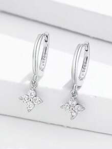 O pereche de cataramă pentru ureche de trifoi cu patru foi, S925, cu diamante, pentru femei, delicată, compactă, la modă, ușoară, lux, toate accesorii pentru urechi, proaspete și dulci, potrivite pentru a oferi cadouri, prieteni, petreceri colegilor de clasă, nunți, petreceri ușoare și alte accesorii
