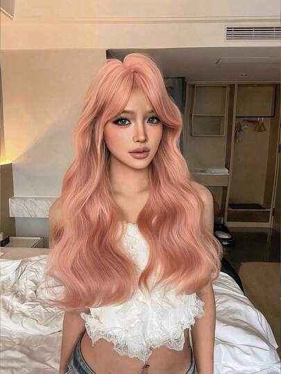 24英寸珊瑚粉色蛋卷卷发假发，带刘海 - 复古美人鱼波浪修饰脸型的合成纤维假发 - 耐热纤维，透气玫瑰网帽 - 甜美蜜桃粉色，适合日常和派对