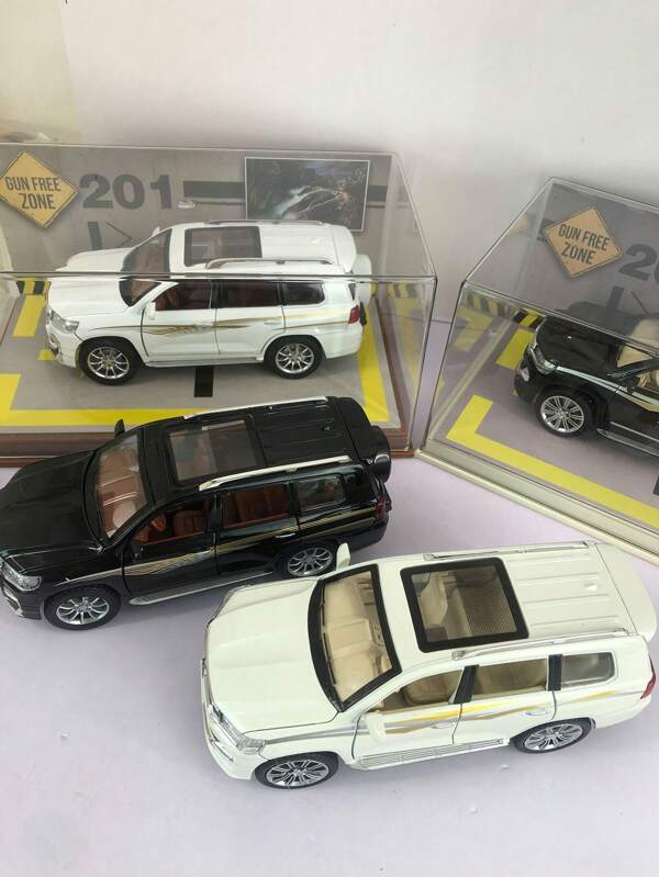 ESCBBXX 1pc Realistic Off-Road SUV Zinc Alloy Model Toy Car, Collection/Display Item - Size: 8.26"L X 3.74"W X 3.26"H, Alloy Exterior Detailed Interior, Openable Doors & Hoods, Rolling Wheels - Great As Collectible Metal Car Gift For Adults,Back To School