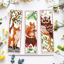 6 Stücke Wald Tiere Thema Kreuzstich Lesezeichen DIY Handwerksset - Beinhaltet Fuchs, Eichhörnchen, Eule, Wolf, Braunbär Kreuzstich Muster - Enthält 6 bedruckte Kreuzstich Stoffe, reichlich Stickgarn, Nähwerkzeuge (Zufallsfarbe) und englische Anleitung - Geeignet für Näh-Bastler und Anfänger - Kann als Heimdekoration oder Lesezeichen verwendet werden