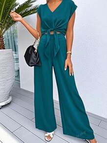 Ensemble deux pièces grande taille avec Top court à col en V et taille nouée, avec pantalon large. Décontracté et ajusté, parfait pour le printemps/été et le port quotidien