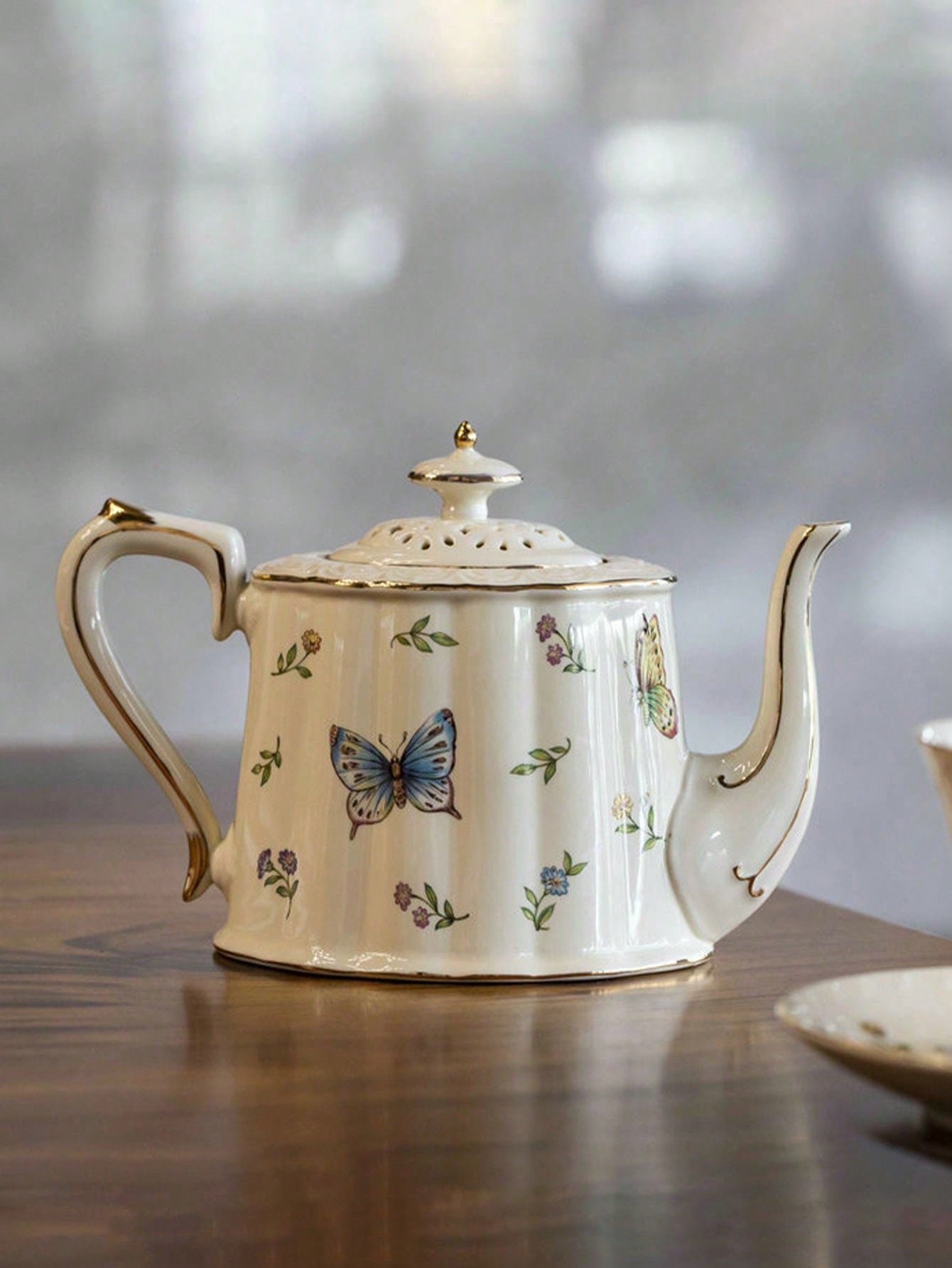 طقم إبريق الشاي والفنجان الخزفي القديم مع كوب وصحن...