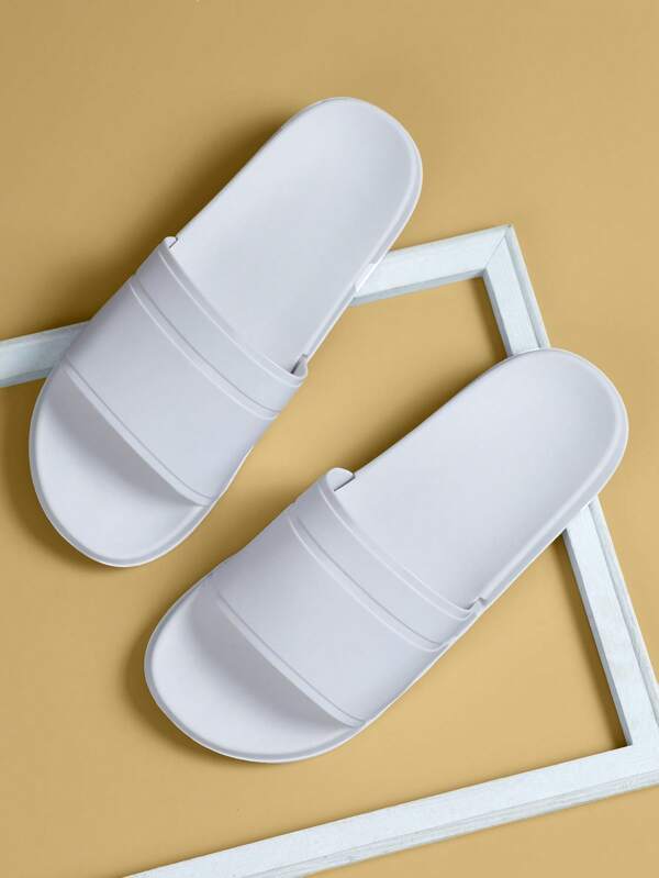 Sandalias informales y versátiles de color blanco sencillas