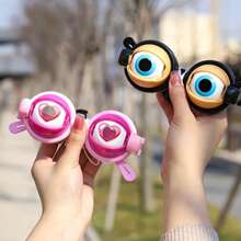Óculos engraçados e inusitados com mecanismo de piscar, estilo casual, armação e lentes de plástico, detalhes em forma de coração, adequado para homens e mulheres, ideal para carnavais e festivais, óculos decorativos, ótimo para selfies e presentes de brincadeira