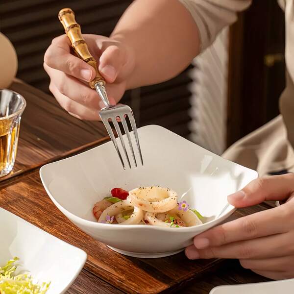 1 Stück/2 Stück/6 Stück/10 Stück weiße Salatschüssel und Tellerset, wiederverwendbare Kunststoffschüssel und -teller, geeignet für kalte Speisen, gekochte Speisen, Desserts, Partyessen, stapelbarer Stauraum, passend für Familienzusammenkünfte, Hotels, Mikrowellenerwärmung, Outdoor-Camping-Picknick-Partys, leichtes, tragbares, faltbares Sommergeschirr für Hochzeiten, Schulmaterial