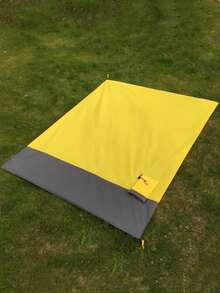 1 件可折叠超大防水沙滩毯，适合旅行、海滩、露营和野餐 - 轻便、防沙且耐用，适合 1 至 4 名成人