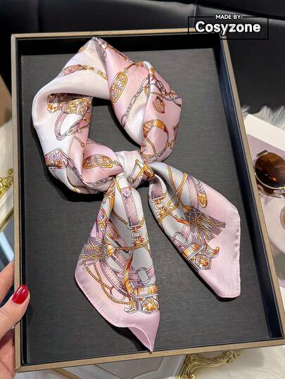 1 st. konstsilkesbandana med metallkedja och tryck för kvinnor, mångsidig halsduk/huvudbonad/håraccessoar, oumbärlig för vår/sommar och klänning