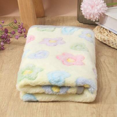 Chiếc chăn cho thú cưng nhẹ, thoáng khí, có thể giặt và ấm áp này được làm từ sợi polyester, thích hợp cho mèo và chó nhỏ sử dụng vào mùa thu và mùa đông.