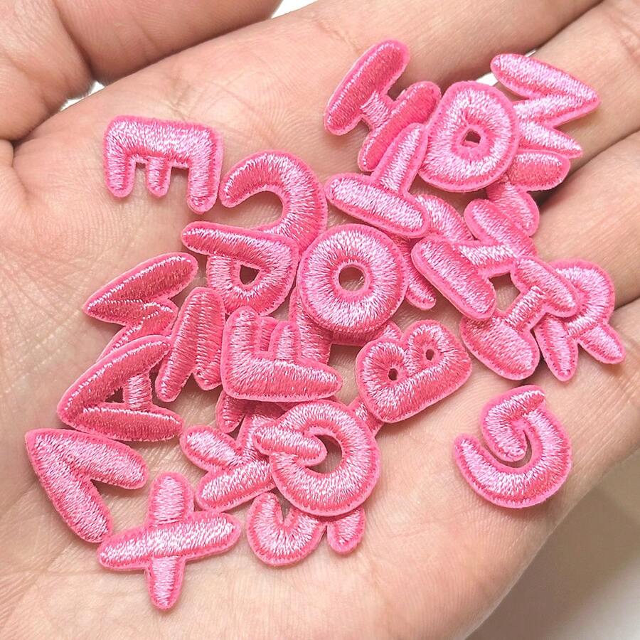 26 Peças/Pacote de Remendos de Mini Alfabeto Bordado em Rosa para Passar a Ferro, Adequado para Nomes de Meninas, Mochilas Coloridas, Roupas, Acessórios Decorativos, Presentes - Multicolorido - Visão 1
