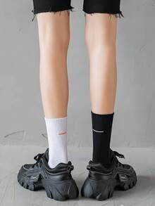 1/5 Pairs Random Black & White Breathable Comfortable Street Style Women Crew Socks - Black and White - View 4