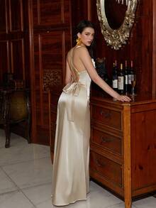 围脖领露背交叉系带褶饰紧身半正式婚礼宾客礼服、派对礼服、晚礼服、长袍