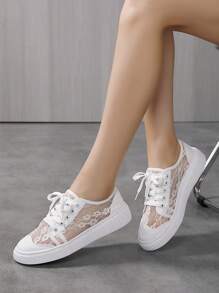 1 Pair Women's White Lace Flower Elegant Low Top Round Toe Lace-Up Casual Flat Fashion Walking Shoes