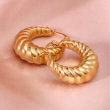 1 Pair Minimalist Stainless Steel Hoop Earrings, Women's Ins-Style Gold Metal Round Earrings, Vintage Girl Party Jewelry Gift, Asymmetric Twisted Circle Accessories, Wholesale - Yellow Gold - View 4